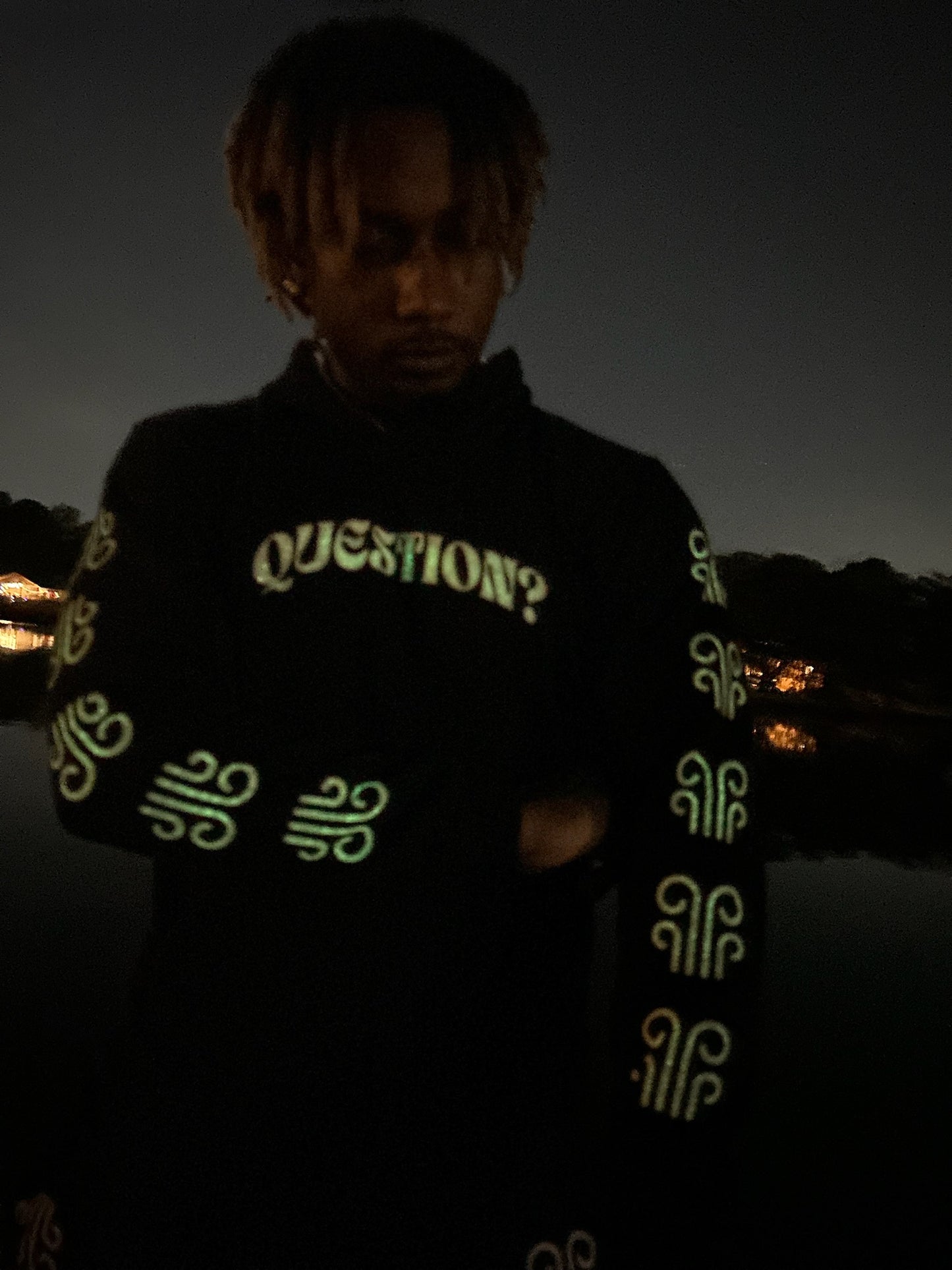 Question? Satin-Hoodie