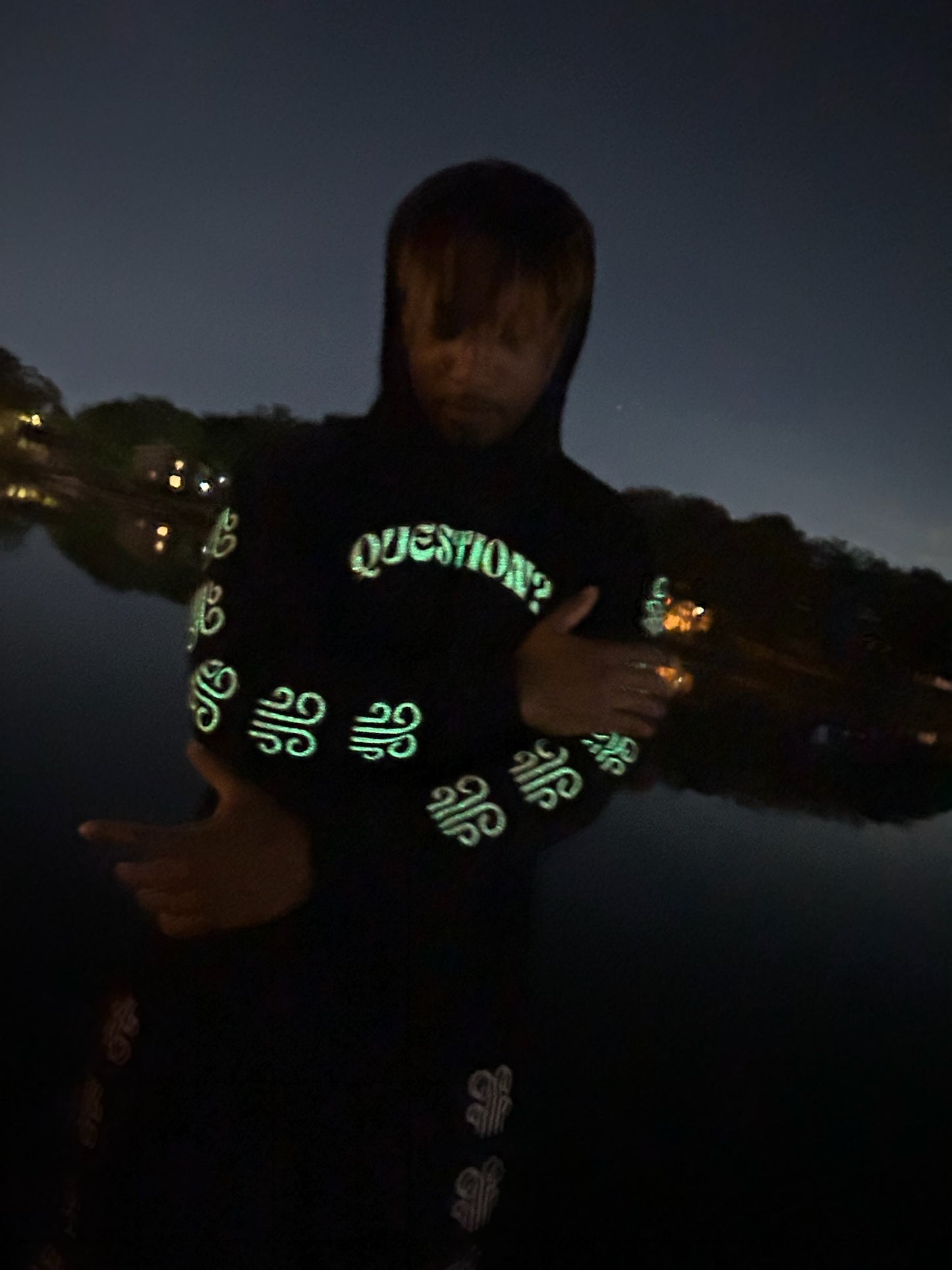 Question? Satin-Hoodie
